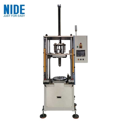 Máquina de moldagem automática de bobinas de estator com motor de indução